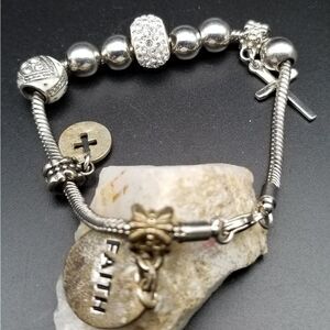 Victorian fashion Faith cross charm bracelet. B635